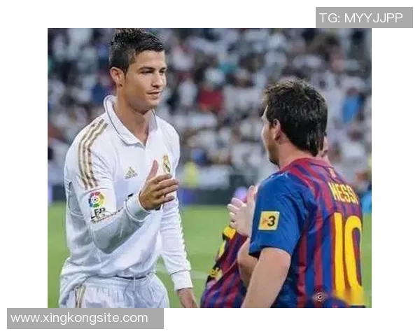 本泽马心目中的最佳足球阵容揭晓大罗C罗梅西领衔锋线小罗齐达内入选